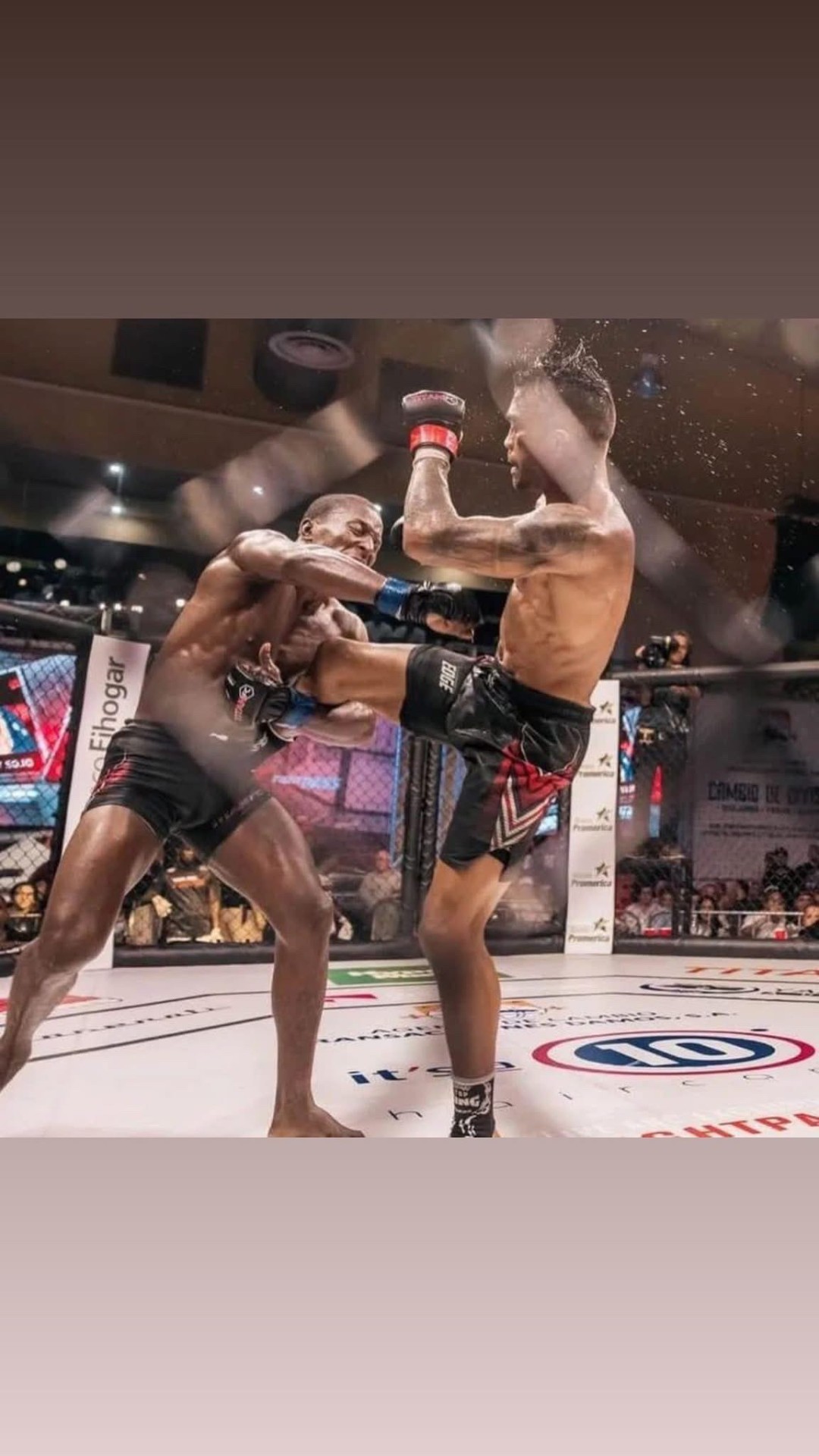 Jefrey Roy fighting in the cage